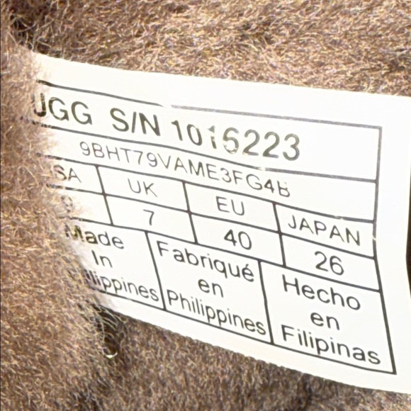 UGG Suede Classic Short Boots SZ 9 - Picture 8 of 8